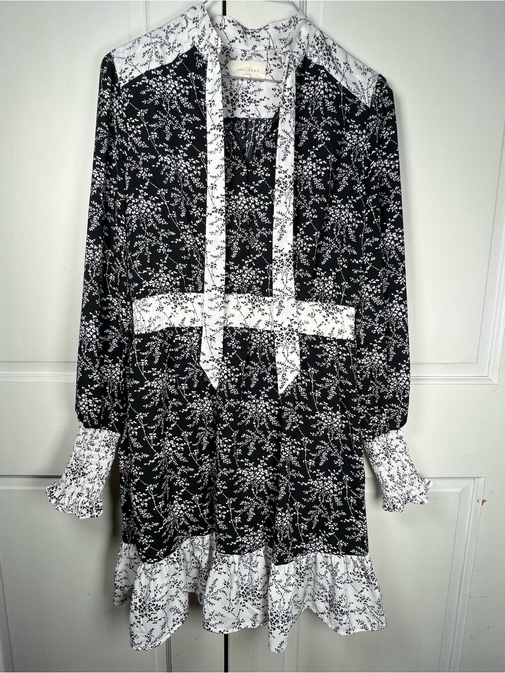 Melloday Black and White Floral Print Mini Dress Tie-Neck Ruffled Hem Sz M